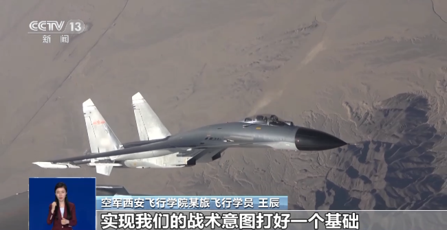 我國空(kong)軍首批殲-11B戰機(jī)女飛行學員順(shùn)利單飛