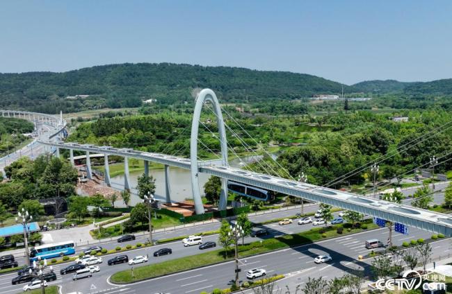 武漢光谷空(kōng)軌列車試車