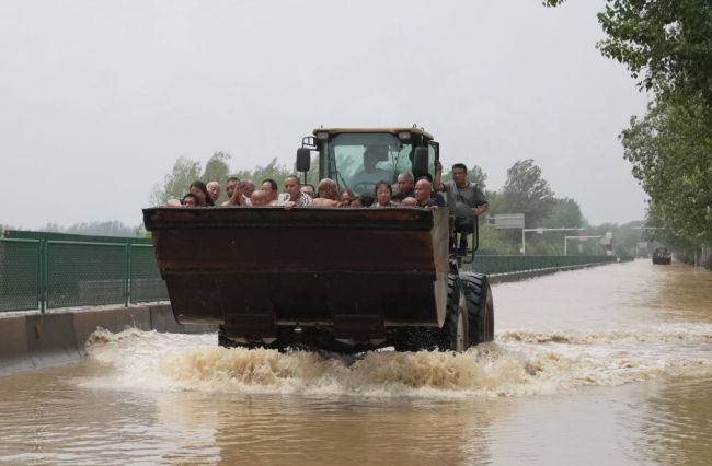 華北、黃淮等地(dì)抗擊汛情一線(xiàn)直擊