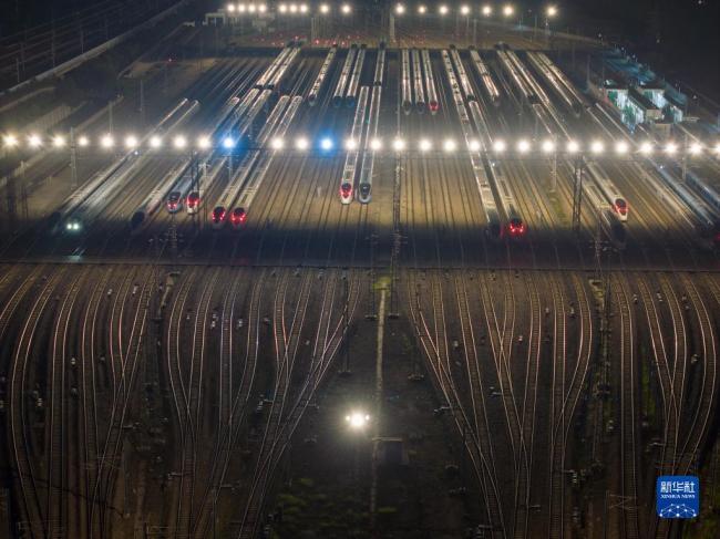 鐵路12月(yuè)7日起實行新的列(liè)車運行圖