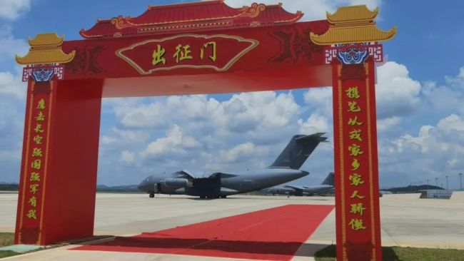 坐着運-20去(qu)上學,開學典禮(li)是航空展!