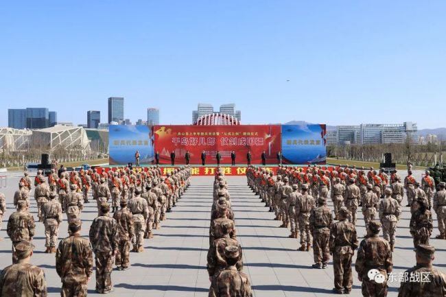 威武(wǔ)!這些新兵(bīng)入伍時獲(huo)贈“從戎之(zhi)劍”!