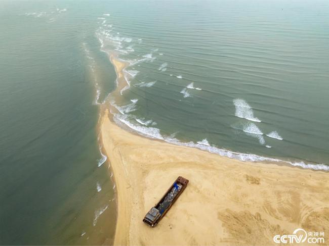 廣東茂名(ming)：海灘現交叉潮景(jǐng)觀