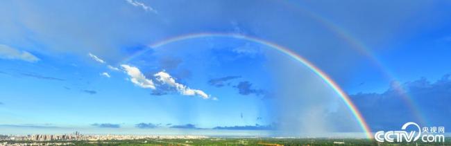 海口上空(kōng)現雙彩虹(hóng)景觀