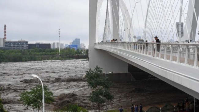 強降雨(yǔ)後!疾控提(ti)醒:做好家(jia)庭、外環境(jìng)清潔消毒(dú)